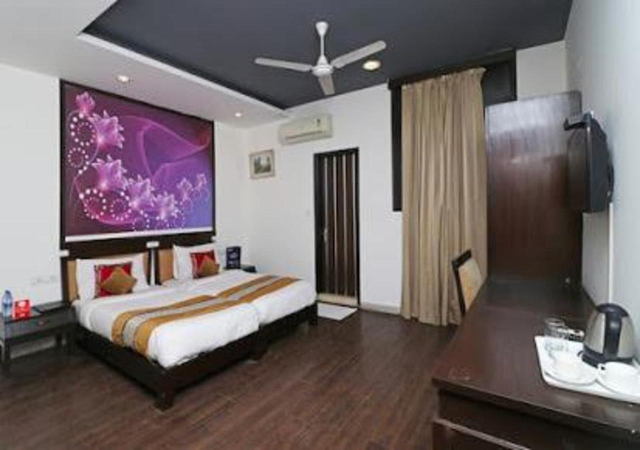 Hotel Loto - Sector 66 Noida Ngoại thất bức ảnh