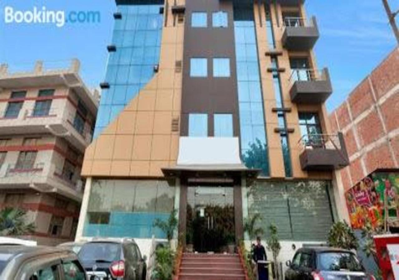 Hotel Loto - Sector 66 Noida Ngoại thất bức ảnh